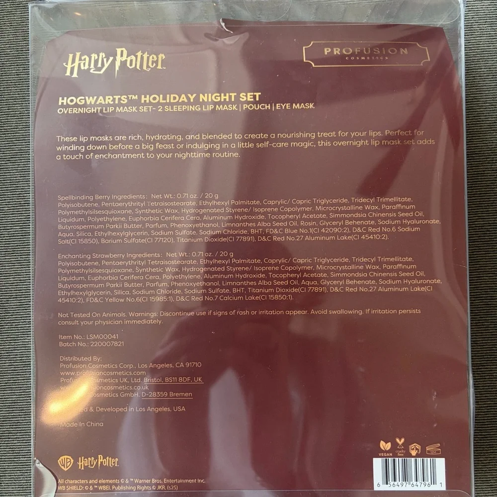 Hogwarts Holiday Night Set Harry Potter  Limited Edition w/ Harry Potter Mirror
